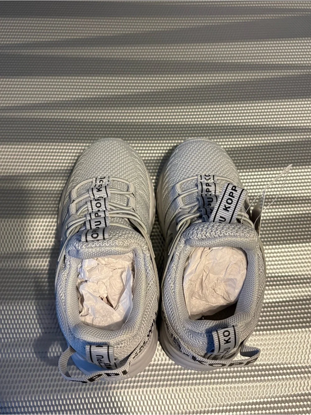 Toddler Boy (or Unisex) Size 9 Lightweight Breathable Sneakers - Light Gray